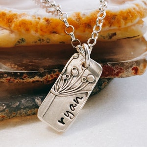 Personalized Dandelion Necklace Wild Flower Charm Necklace Hand Stamped Mother's Necklace Personalized Gift for Her 画像 1