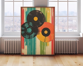 Op de afbeelding: Een ingelijste vintage poster met drie vinylplaten in zwart, teal en oranje. De platen staan tegen een achtergrond van verticale strepen in rood, groen, geel en crème. De poster staat voor een raam.
