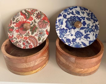 Round Container With Decorative Lid - Casserole with Lid - Wooden Round Box - Roti/Chapati Box - Wooden Biscuit Tin - Patterned Container