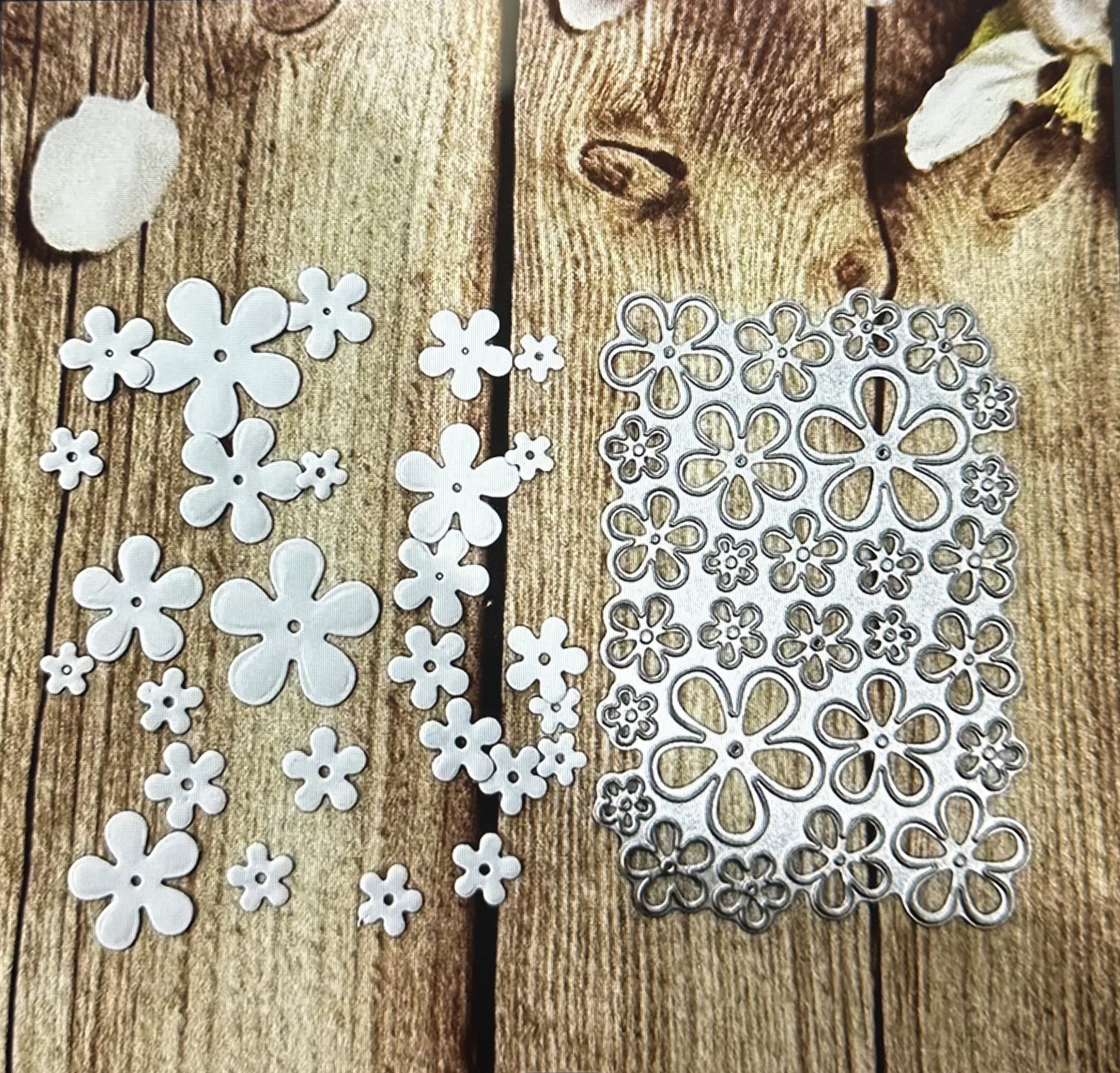 Never Been Used, 28 Pc Metal Cutting Die, Flowers