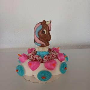 Tort cukierkowy o tematyce bożonarodzeniowej