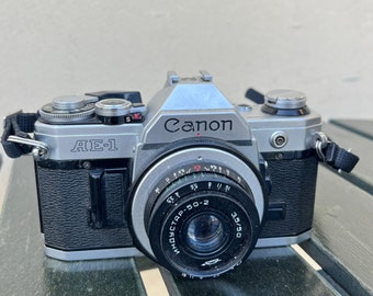 Canon AE-1 Reflex 35mm avec objectif 50mm f/1.8 Canon FL