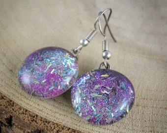 hand painted glass bauble earrings for casual everyday wear.  glitter holiday ornament bauble earring, glass pebble, oorbellen nederland, NL