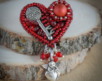 Key to my heart brooch, valentines day love pin, romantic gift for her, cupid red heart gift for her, anniversary, hartjes broche, nederland