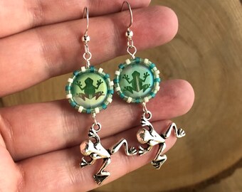 green tree frog beaded earrings, amphibian lovers, self-care symbol, mental well-being gift for her, unique, OOAK, Netherlands, holland