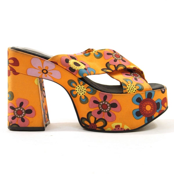 90s Zodiac Platform Crisscross Sandals in Atomic Orange Daisy Satin / sz 6