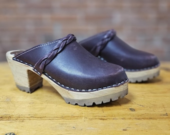 Vintage 90s Brown Leather Mia Clogs Size 39