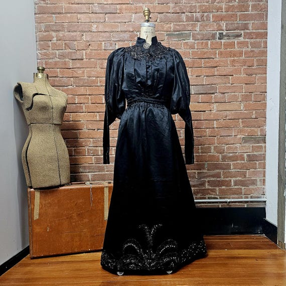 Authentic Victorian Mourning Gown - Etsy Israel Authentic Victorian Mourning Gown - Etsy Israel