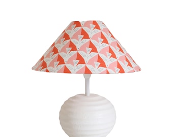 Small vintage table lamp, ceramic base and printed conical lampshade