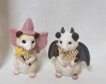 Saleros y pimenteros de Halloween con forma de zarigüeya, figuras de brujas y murciélagos, decoración otoñal.