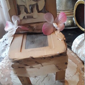 Adorable fairy chair, handmade with antique photograph of a little Victorian girl, unique found objects and silk flowers, charming, pretty image 4