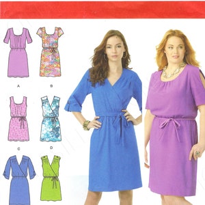Può includere: Modello di cucito Simplicity 1796 BB con sei modelli di abiti. Il modello include un abito a portafoglio blu, un abito viola con tagli sulle spalle e altre varianti di abiti in rosa, floreale e verde. La gamma di taglie è 46-54.