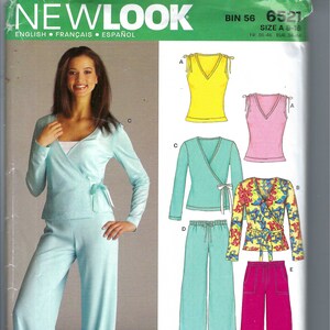 Puede incluir: Un patrón de costura New Look con una mujer con un top cruzado azul claro y pantalones a juego. El patrón incluye opciones para tops y pantalones en varios colores y estilos. El texto "NEW LOOK" está en la parte superior.