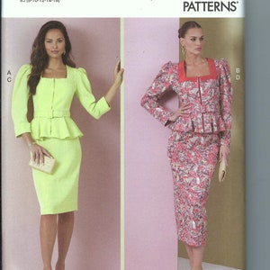 Puede incluir: Patrón de costura Vogue Patterns V2006 con dos trajes de mujer. Uno es de color verde claro con cuello cuadrado, peplum y falda lápiz. El otro es un estampado floral con cuello cuadrado y peplum.