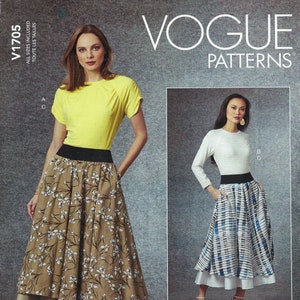 Könnte beinhalten: Vogue Patterns V1705 Schnittmuster für einen Rock mit zwei verschiedenen Stoffoptionen. Der erste Rock ist ein brauner Blumendruck mit einem beigefarbenen Unterrock. Der zweite Rock ist ein schwarz-weiß gestreifter Druck mit einem weißen Unterrock. Beide Röcke haben einen schwarzen Bund.