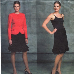 Pode incluir: Um padrão de costura com dois conjuntos femininos. Um apresenta um casaco vermelho e uma saia preta, o outro um vestido preto. O padrão está rotulado como "V2844" e "DKNY".