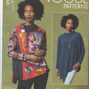 Könnte beinhalten: Vogue Patterns Schnittmuster für ein Damen-Oberteil mit zwei verschiedenen Stilen. Der erste Stil ist ein rot-schwarz-weiß gemustertes Oberteil mit einem Rollkragen. Der zweite Stil ist ein einfarbiges tealblaues Oberteil mit einem Rollkragen und einem längeren Saum vorne. Das Schnittmuster heißt V1637 und wurde von Marcy Tilton entworfen.