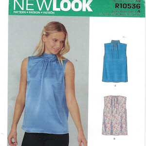 Puede incluir: Un patrón de costura para una blusa sin mangas con cuello alto. El patrón incluye dos variaciones: una en color azul sólido y otra con estampado floral. El patrón es para las tallas US 8-20, FR 36-48 y Euro 34-46.
