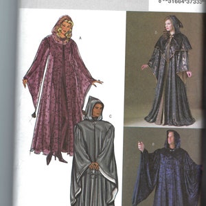 Puede incluir: Un patrón de costura para una capa con capucha y mangas largas. El patrón es para las tallas L y XL. El patrón es de Butterick y el número de patrón es 4050.