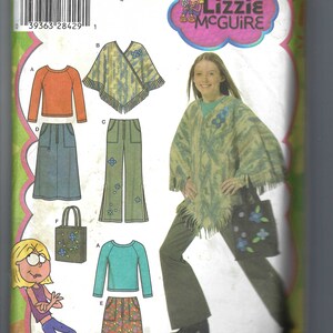 Peut inclure: Un patron de couture pour un poncho, un pantalon, une jupe et un haut pour fille. Le patron est de Simplicity et est pour les tailles 8-16. Le patron comprend une image d'une fille portant le poncho et le pantalon.
