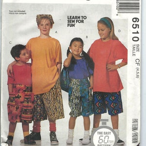 Puede incluir: Un patrón de costura para ropa de niños. El patrón es para las tallas 4, 5 y 6. El patrón se llama "The Easy 60 min Pattern".