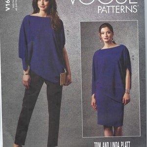 Puede incluir: Patrón de costura Vogue Patterns para un vestido o una blusa con escote drapeado y mangas 3/4. El patrón es para las tallas 6-8-10-12-14. El patrón está diseñado por Tom y Linda Platt.