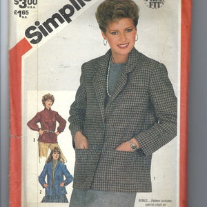 Può includere: Modello di cucito Simplicity numero 5664 per un blazer. Il modello include istruzioni su come lavorare con i tessuti a quadri. Il modello è per la taglia 10, signorina. Il prezzo è di 165 £.