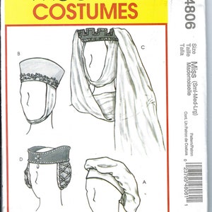 Op de afbeelding: McCall's Costumes patroon M4806. De afbeelding toont illustraties van vier verschillende kostuumhoofddeksels. De ontwerpen omvatten een pet met decoratieve rand, een kroon met een gedrapeerde sluier en een hoed met een decoratieve rand.