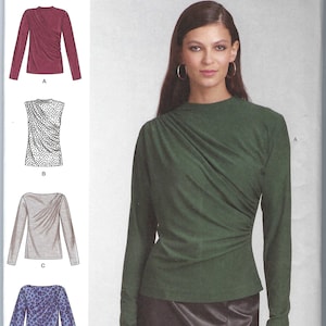 Pode incluir: Padrão de costura Simplicity R11266 com um top verde de manga comprida com detalhes drapeados. O padrão inclui variações com diferentes comprimentos de manga e estampas. Tamanho Euro. 32-40.