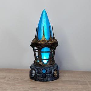 Lámpara de piedra Varla de Skyrim / Luz LED de cristal mágico / Luz nocturna de Elder Scrolls / Decoración de fantasía / Lámpara para sala de juegos / Hecha a mano