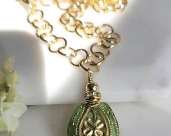 Lucky Horseshoe Irish Shamrock Necklace – Luck of the Irish, Simple, Minimalist