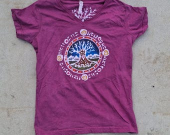 Women's Medium Batik Tree of Life v-neck shirt