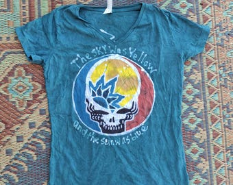 Women's size small Batik Stealie Scarlet Begonias short sleeve v-neck