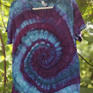 2x women&#39;s One-of-a kind Batik  Hand made Ice dyed v-neck shirt