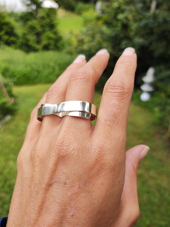 American Diamond Double Finger Ring | Two Finger Ring, अमेरिकन डायमंड की  अंगूठी, अमेरिकन डायमंड फिंगर रिंग - Beeline, Pune | ID: 26561141797