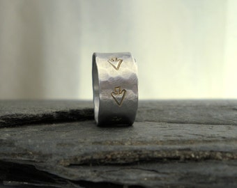 Unisex Mixed Metal Arrowhead Ring / INSIDE Message Ring, Cadeau personnalisé de moins de 30 dollars