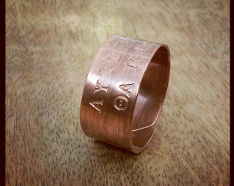 Pierścionek unisex This Too Shall Pass Inspirujący cytat Rustykalna miedź Prezent dla niego Prezent dla niej Grawerowany w języku angielskim lub greckim