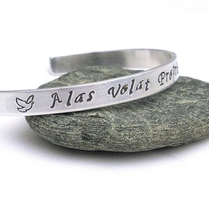 Alas Volat Propriis Manschette Armband - Silber Manschette Armband - lateinische Zitat Schmuck - inspirierende Geschenk