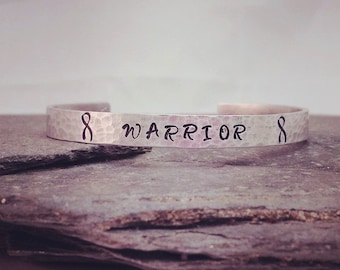 Srebrna bransoletka mankietowa WARRIOR – symbol siły, wytrwałości i nadziei / spersonalizowany prezent dla NIEJ