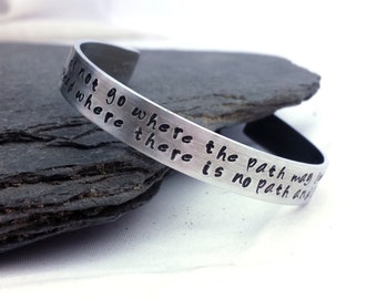 Pulsera con cita // Regalo inspirador // Brazalete ancho de plata // Ralph Waldo Emerson
