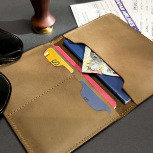 Leren paspoortportemonnee, gepersonaliseerde reisportemonnee, beste vaderdagcadeaus voor hem, handgemaakt herencadeau voor vader echtgenoot, GRATIS gepersonaliseerd