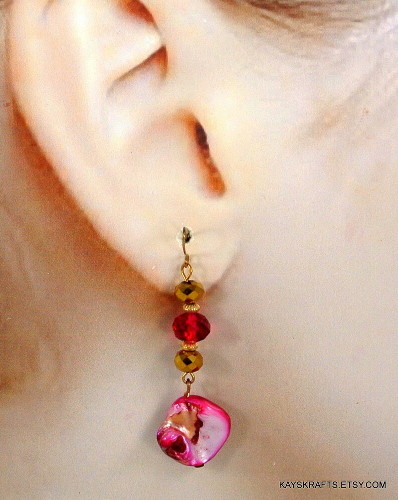 Pink Shell Dangle Earrings Bead and Shell Earrings Vintage 80 Earrings Pink Earrings