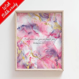 Puede incluir: Una impresión de acuarela rosa y púrpura con detalles dorados. La impresión presenta el versículo bíblico "Nunca te dejaré ni te abandonaré. Hebreos 13:5".