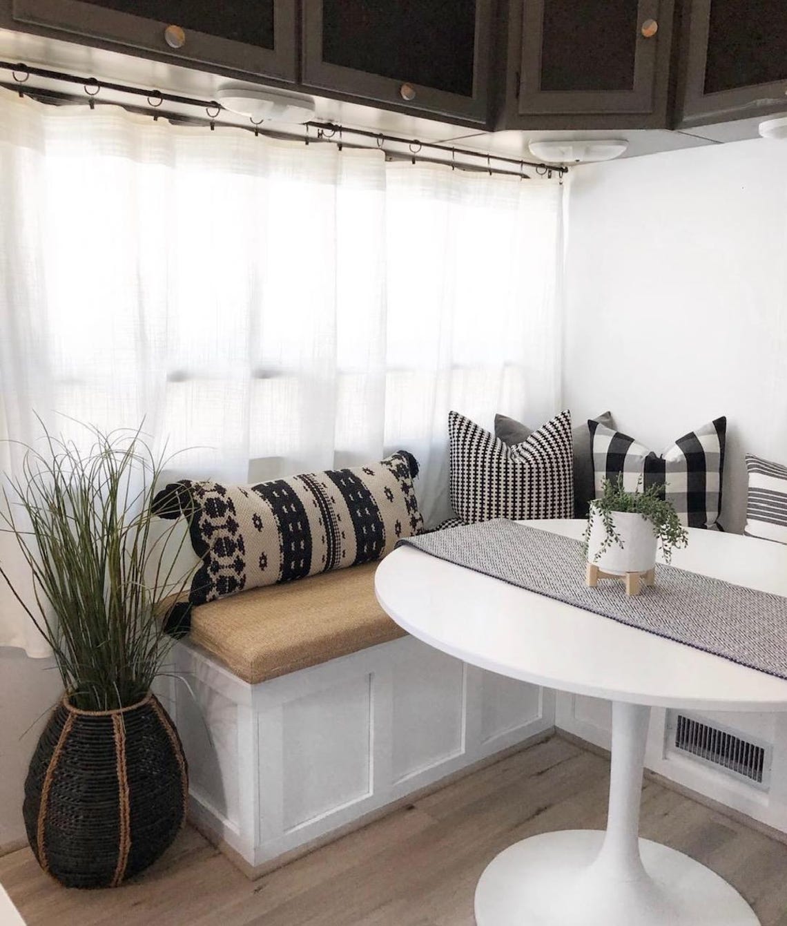 DIY Corner Banquette Bench With Flip up Storage Plan, Banquette Seating ...