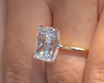 Anello di fidanzamento con Moissanite radiante / Anello con pavé in oro massiccio 14K con pietra laterale / Anello di promessa con alone nascosto di pietra centrale radiante da 3 CT