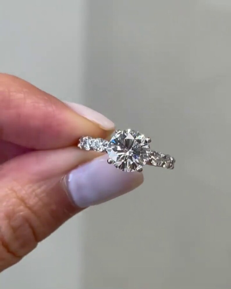 2.00CT ronde geslepen Moissanite Enagement ring met 2,5 mm ronde moissanite op band, belofte ring, trouwring, trouwring, 14K gouden ring afbeelding 6