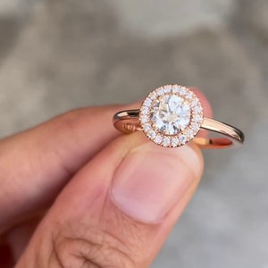 14k Solid Gold 1.5 CT Round Halo Moissanite Engagement Ring / Pave Set Moissanite Ring for Women / Diamond Substitute Engagement Ring Bild 3
