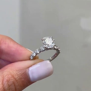 2.00CT ronde geslepen Moissanite Enagement ring met 2,5 mm ronde moissanite op band, belofte ring, trouwring, trouwring, 14K gouden ring afbeelding 8