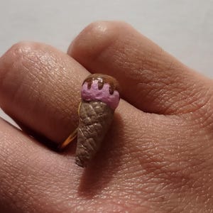 Strawberry ice cream cone ring