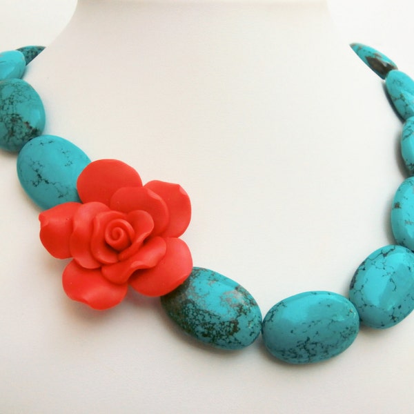 Déclaration Turquoise Collier avec Rose rouge, Frida, "BOLD", Chunky, asymétrique Turquoise bijoux de perles, perles avec la pâte fimo fleur en pierre